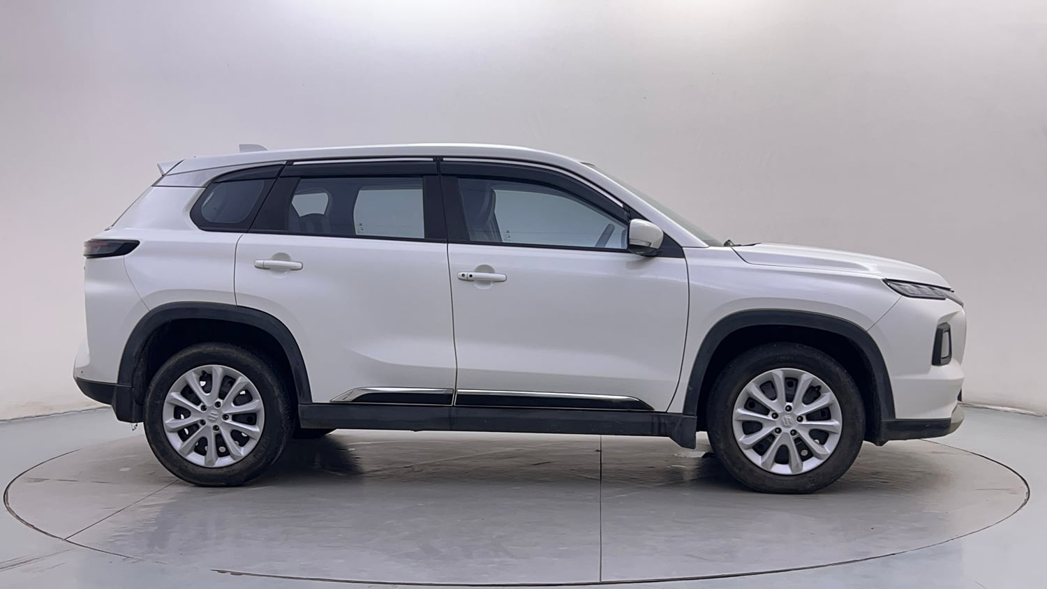 Used 2024 Maruti Suzuki Grand Vitara Delta Smart Hybrid Petrol Manual exterior RIGHT SIDE VIEW