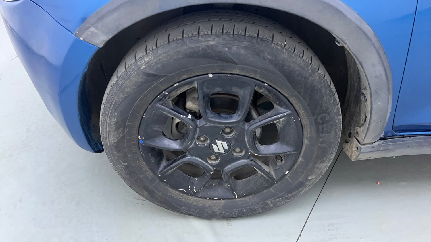 Used 2019 Maruti Suzuki Ignis [2017-2020] Zeta AMT Petrol Dual Tone Petrol Automatic tyres LEFT FRONT TYRE RIM VIEW
