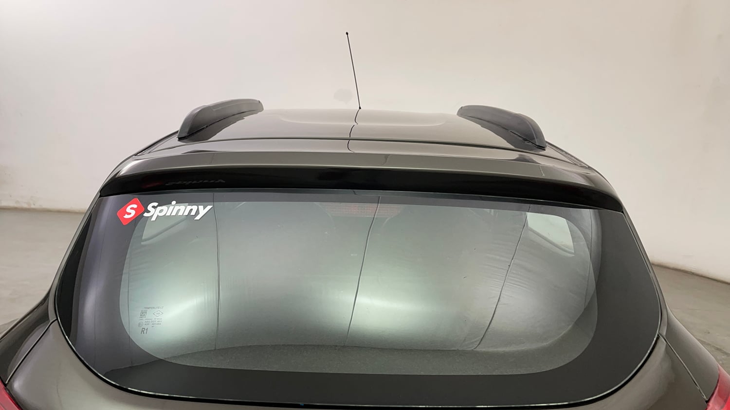 Used 2016 Renault Kwid RXT Petrol Manual exterior BACK WINDSHIELD VIEW