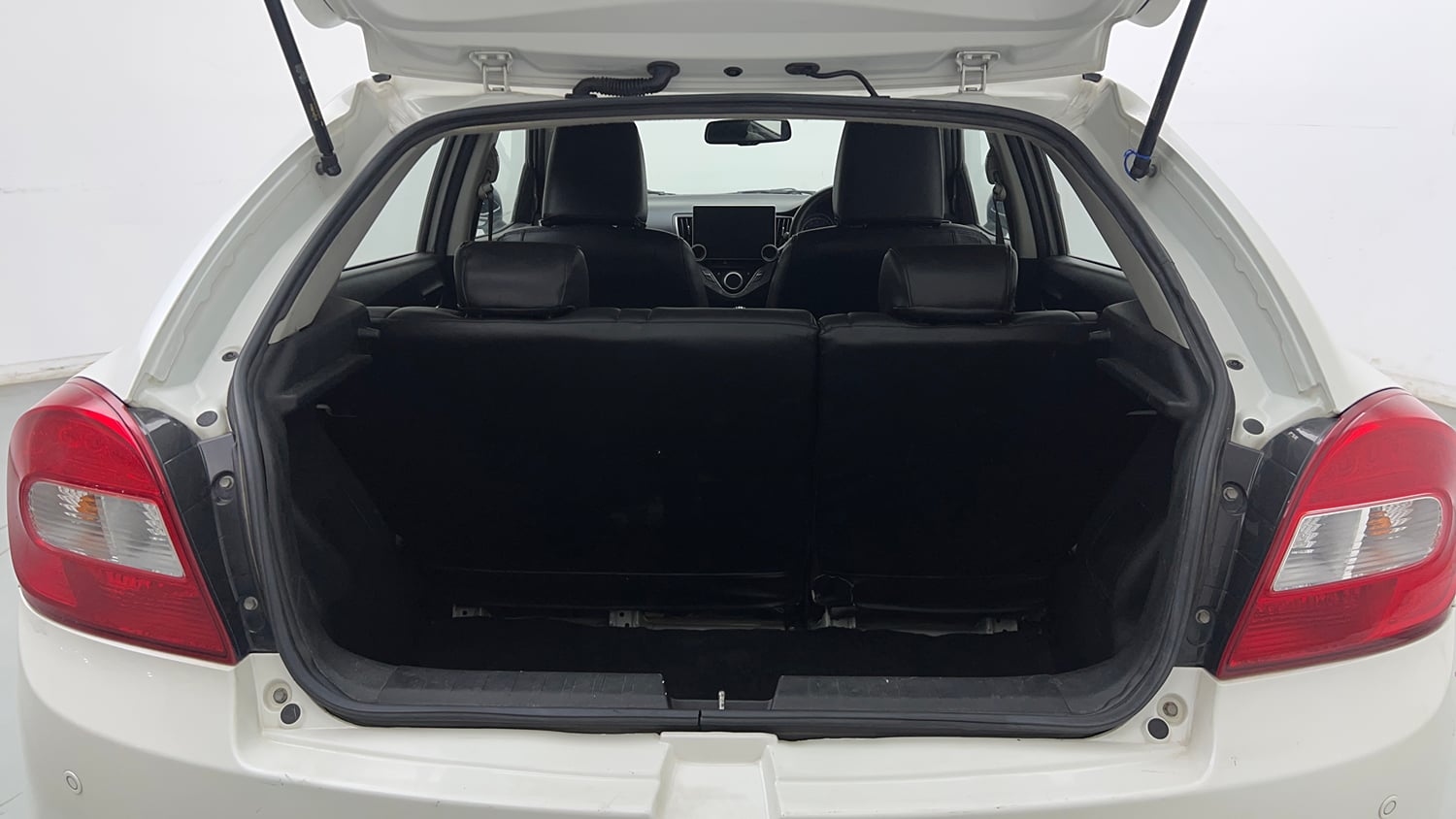 Used 2019 Maruti Suzuki Baleno Zeta Petrol Manual interior DICKY INSIDE VIEW