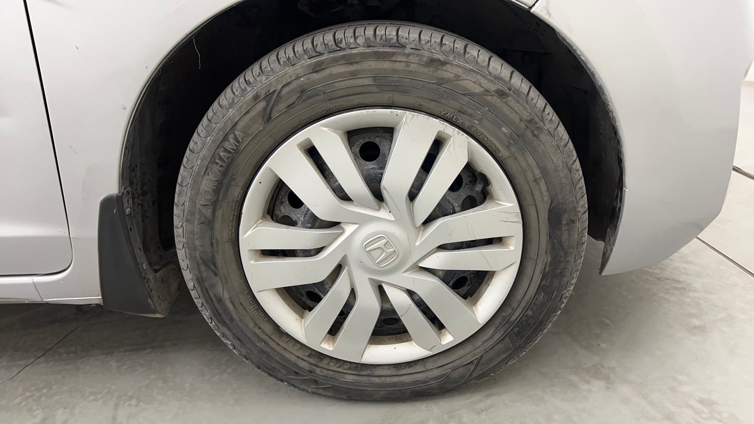 Used 2015 Honda Jazz SV Petrol Petrol Manual tyres RIGHT FRONT TYRE RIM VIEW
