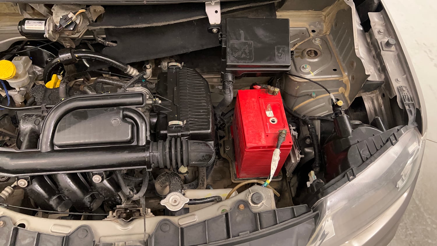 Used 2016 Renault Kwid RXT Petrol Manual engine ENGINE LEFT SIDE VIEW