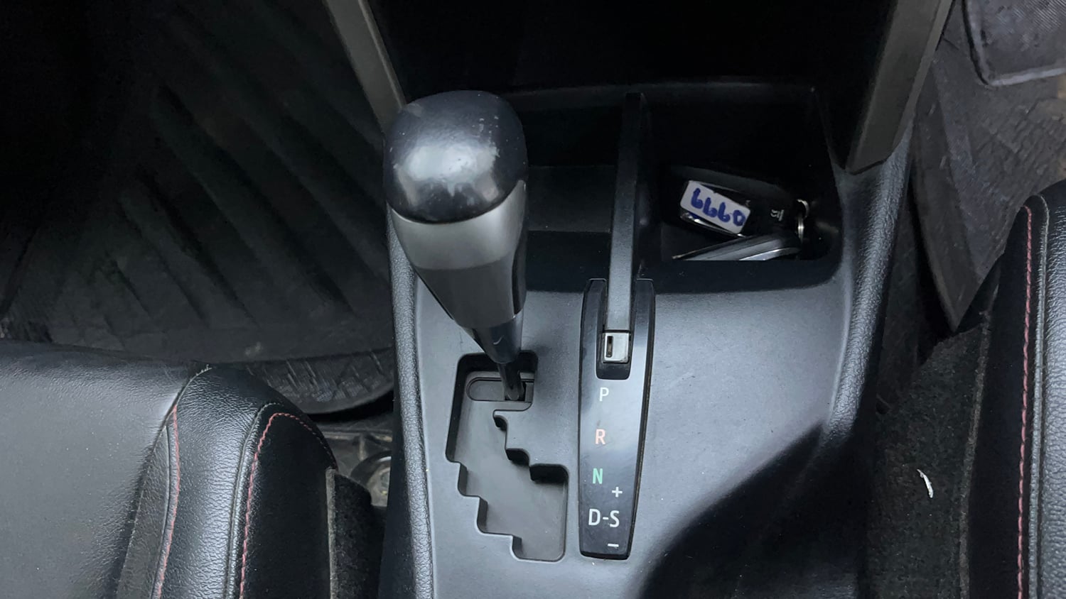 Used 2019 Toyota Innova Crysta Touring Sport Diesel AT Diesel Automatic interior GEAR  KNOB VIEW