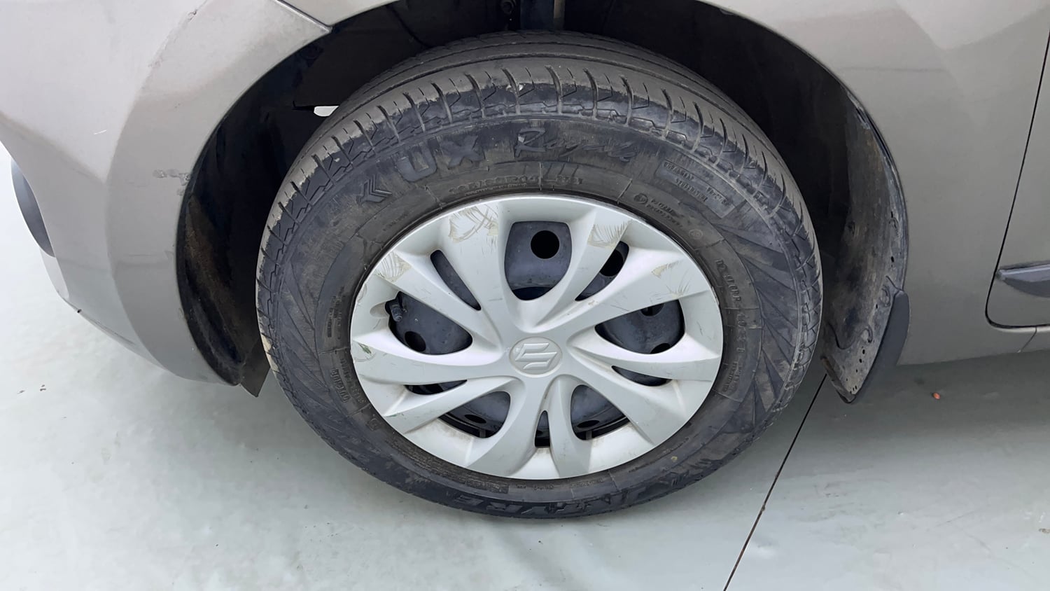 Used 2022 Maruti Suzuki Swift VXi Petrol Manual tyres LEFT FRONT TYRE RIM VIEW