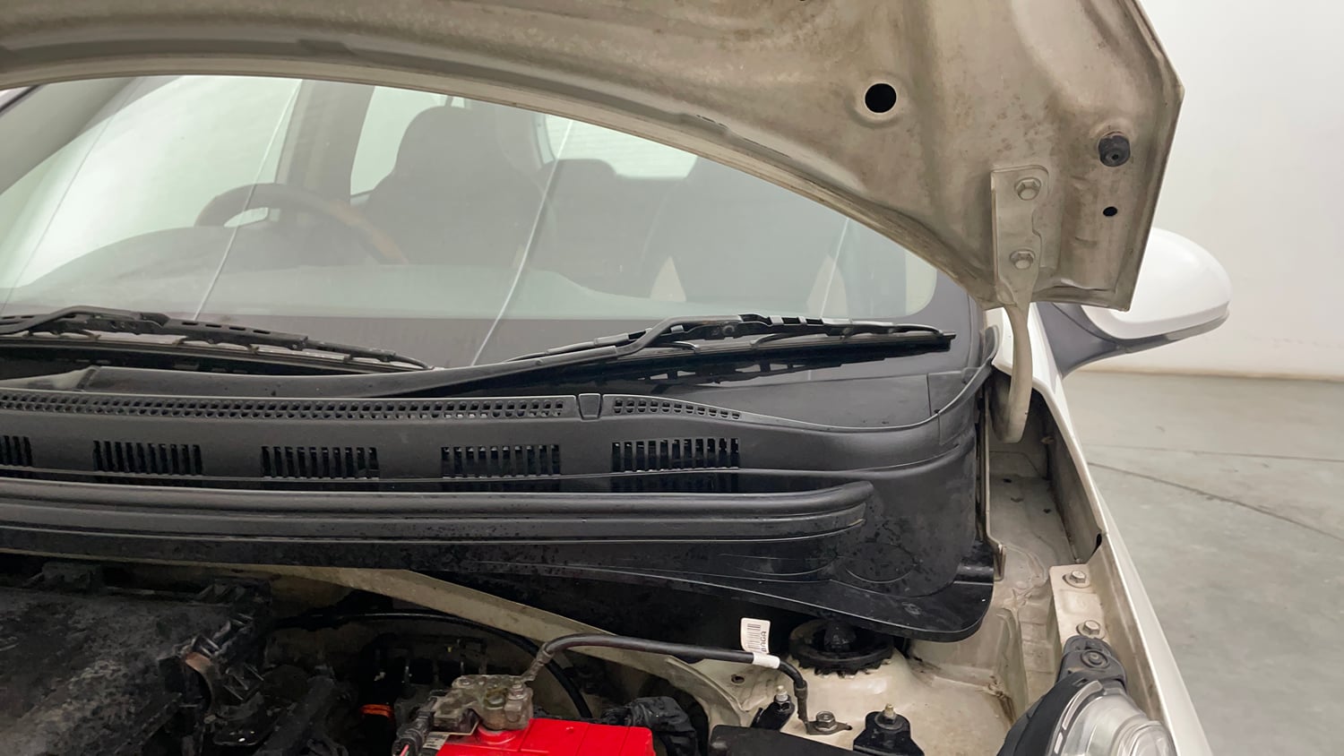 Used 2019 Hyundai Grand i10 Sportz 1.2 Kappa VTVT Petrol Manual engine ENGINE LEFT SIDE HINGE & APRON VIEW