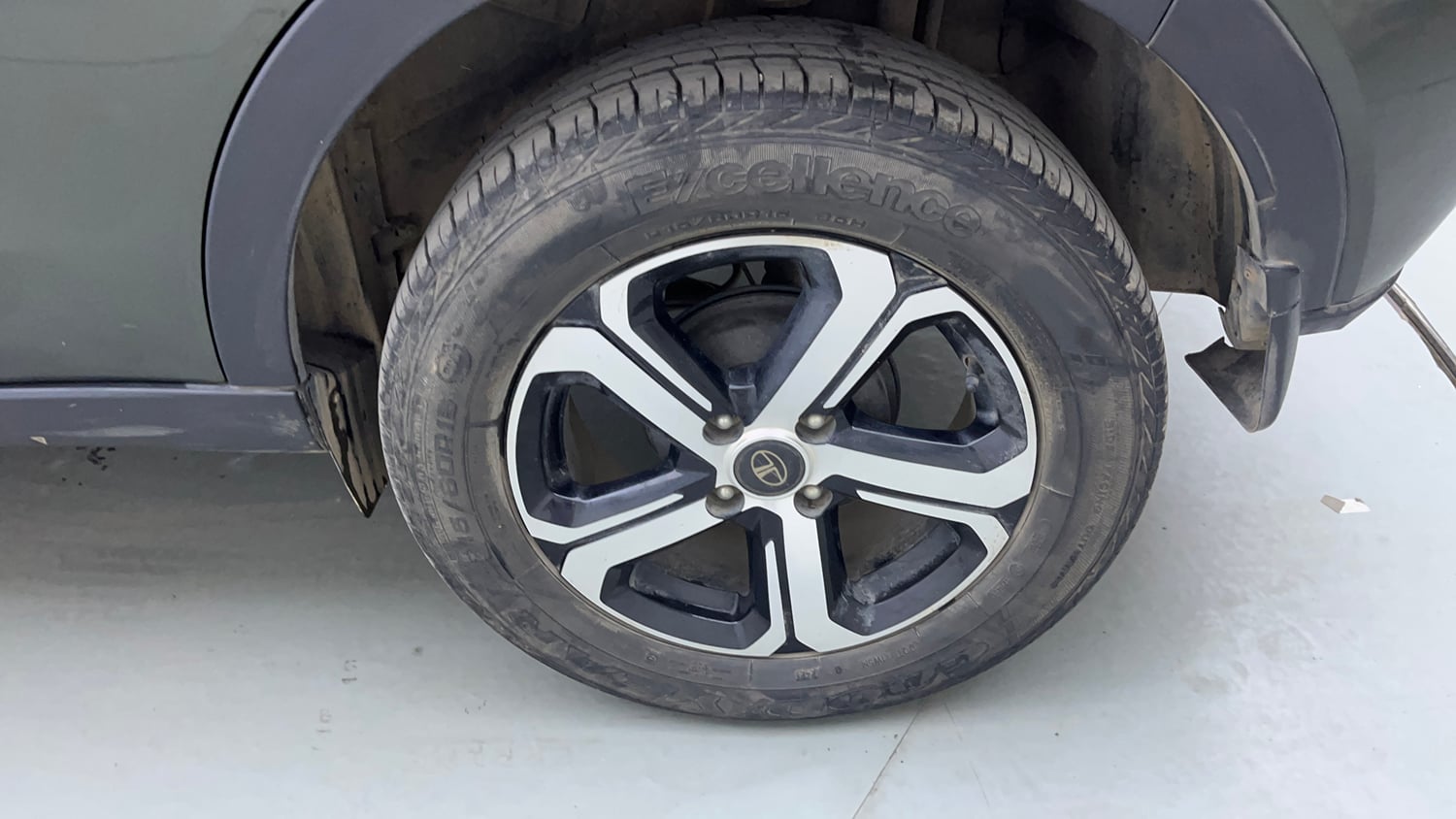Used 2021 Tata Nexon XZA Plus Petrol Automatic tyres LEFT REAR TYRE RIM VIEW
