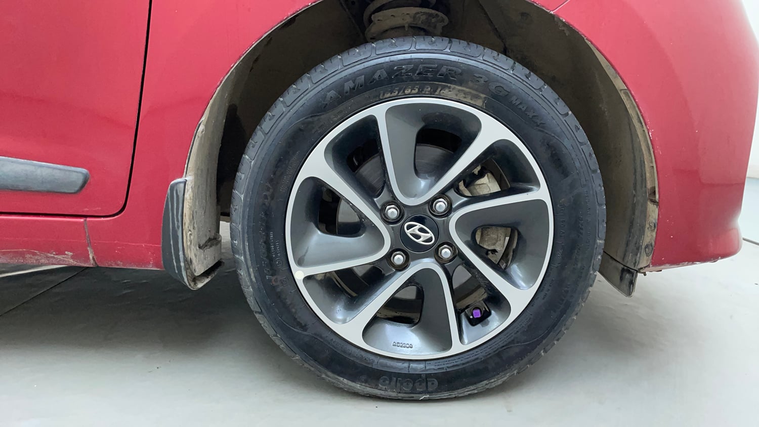 Used 2017 Hyundai Grand i10 Asta 1.2 Kappa VTVT Petrol Manual tyres RIGHT FRONT TYRE RIM VIEW