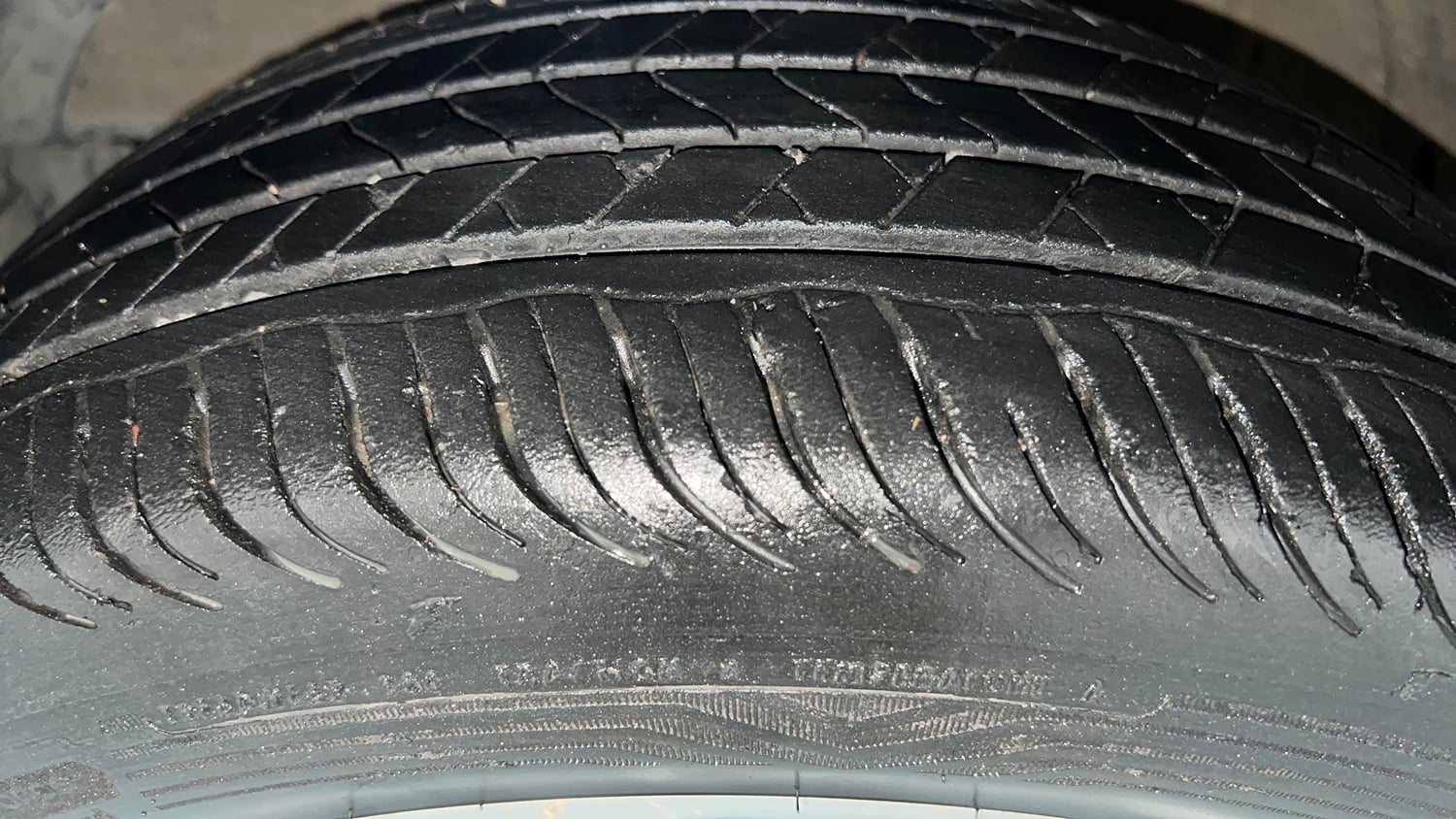 Used 2022 Maruti Suzuki Baleno Zeta AGS Petrol Automatic tyres LEFT FRONT TYRE TREAD VIEW