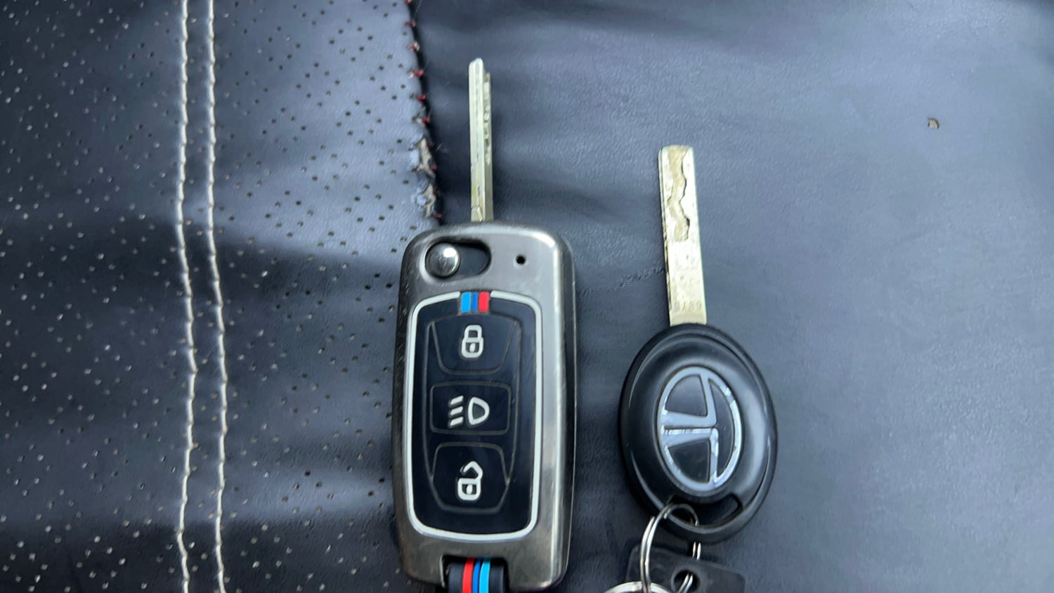 Used 2024 Tata Punch Adventure iCNG Cng Manual extra CAR KEY VIEW
