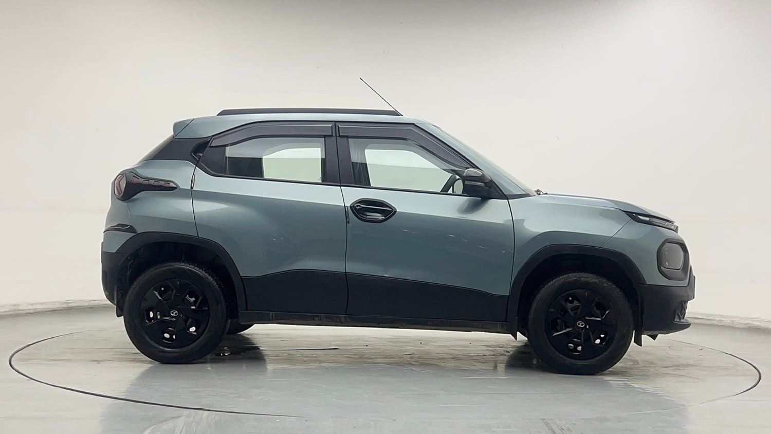 Used 2022 Tata Punch Adventure MT Petrol Manual exterior RIGHT SIDE VIEW