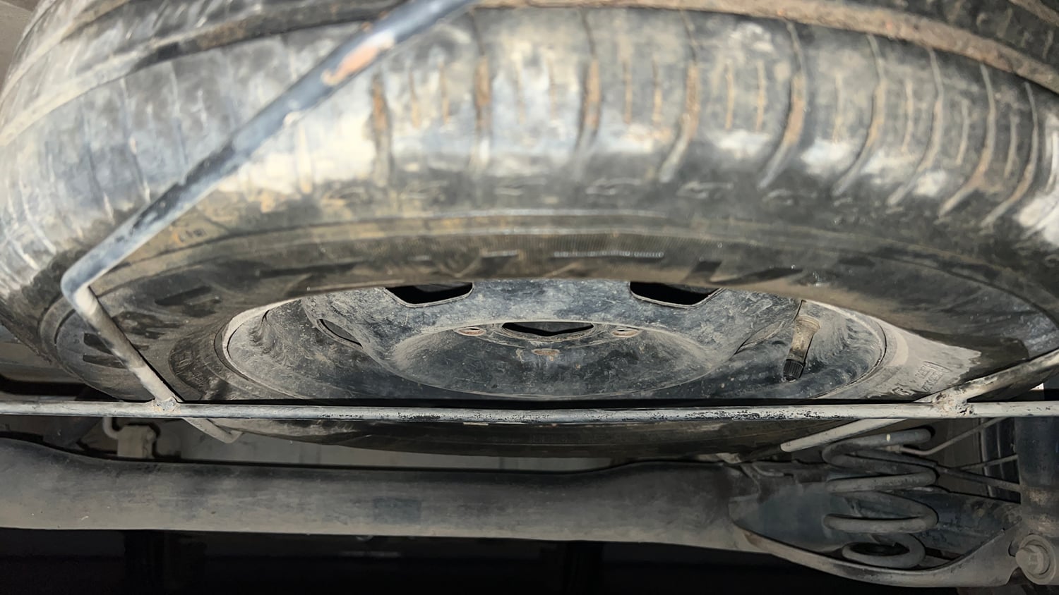 Used 2020 Renault Triber RXZ Petrol Manual tyres SPARE TYRE VIEW