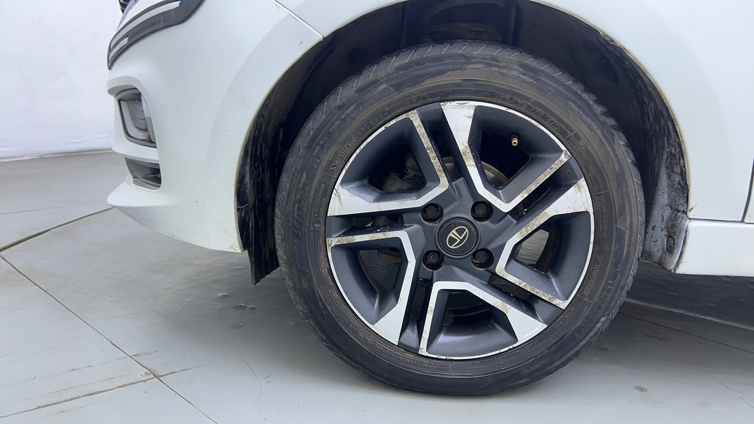 Used 2020 Tata Tigor XZA Plus Petrol Automatic tyres LEFT FRONT TYRE RIM VIEW