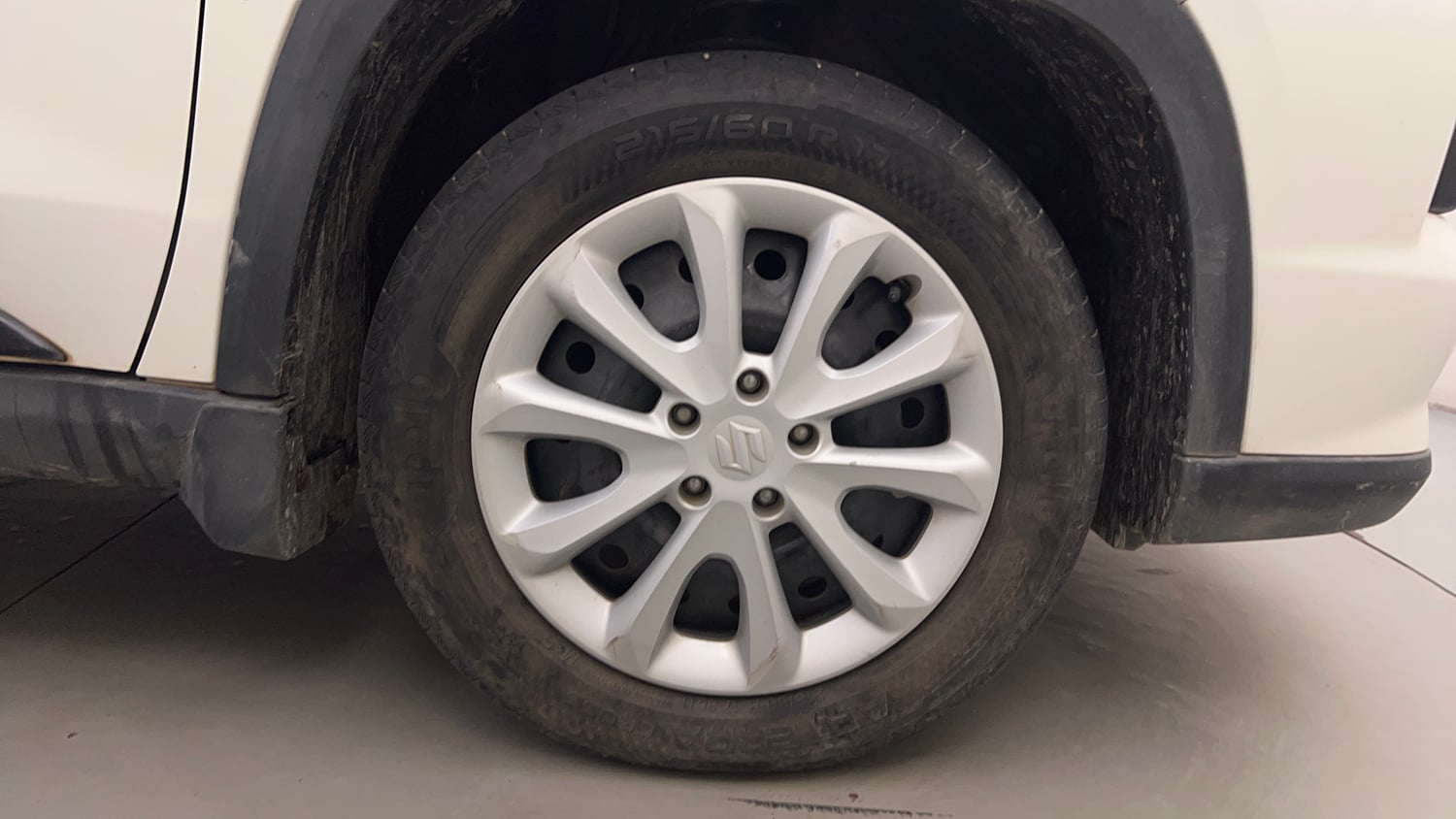 Used 2024 Maruti Suzuki Grand Vitara Delta Smart Hybrid Petrol Manual tyres RIGHT FRONT TYRE RIM VIEW