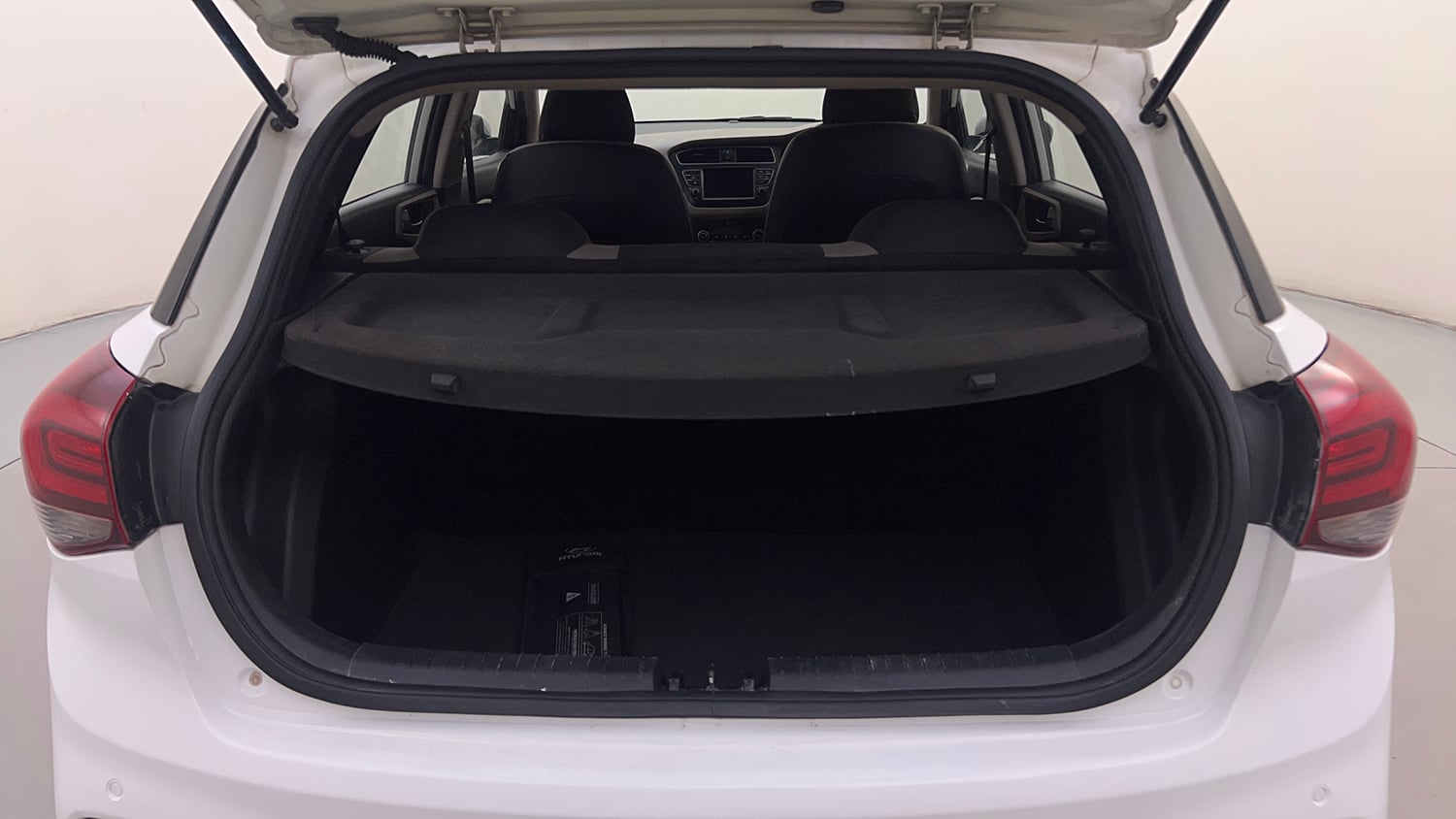 Used 2018 Hyundai Elite i20 Asta 1.2 AT Petrol Automatic interior DICKY INSIDE VIEW