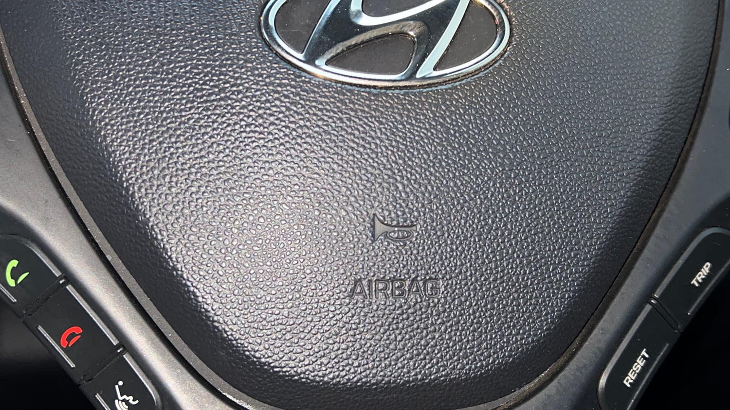 Used 2018 Hyundai Grand i10 Sportz (O) AT 1.2 Kappa VTVT Petrol Automatic top_features Airbags