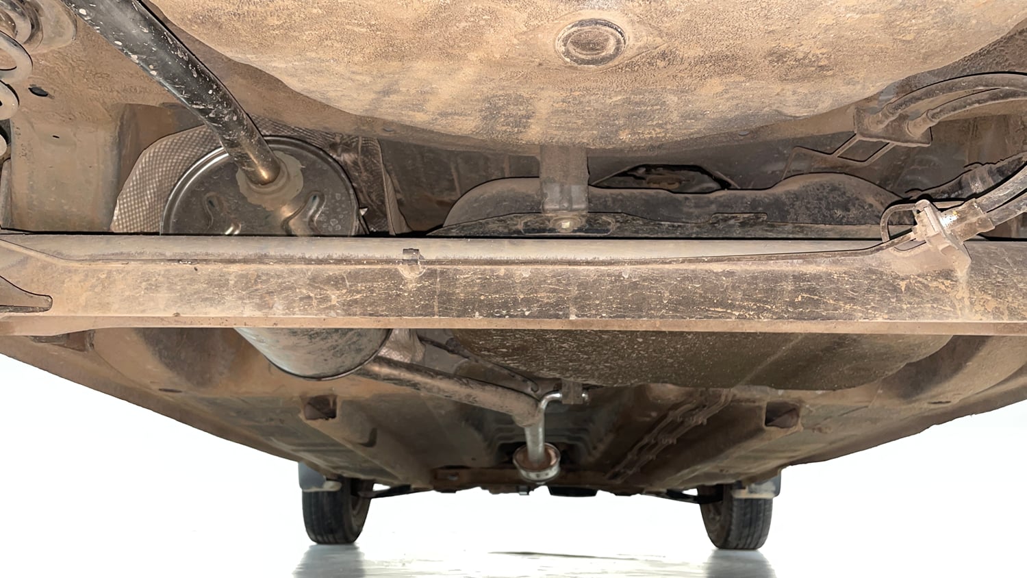 Used 2017 Renault Kwid 1.0 RXT Petrol Manual extra REAR UNDERBODY VIEW (TAKEN FROM REAR)
