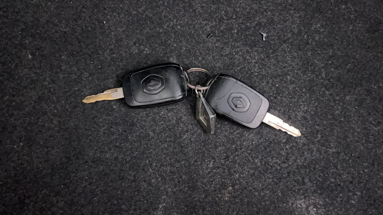 Used 2017 Renault Kwid RXT (O) 1.0 SCE Edition Petrol Manual extra CAR KEY VIEW