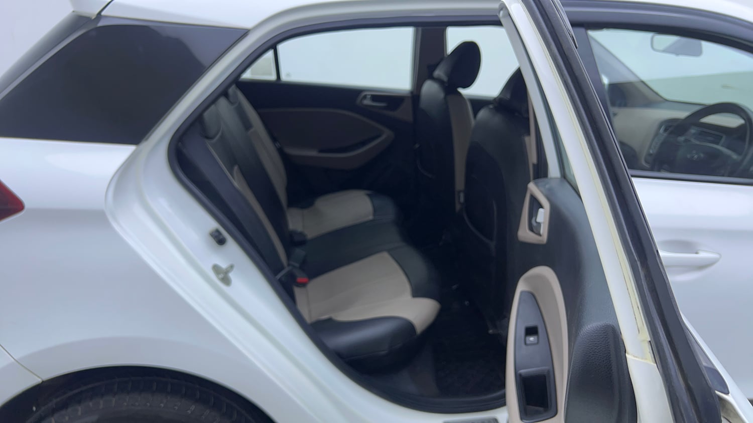 Used 2019 Hyundai Elite i20 Sportz Plus 1.2 Petrol Manual interior RIGHT SIDE REAR DOOR CABIN VIEW