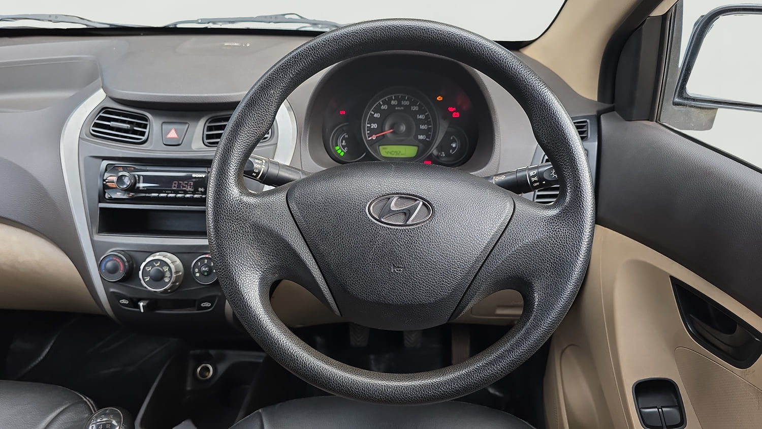 Used 2014 Hyundai Eon Era + Petrol Manual interior STEERING VIEW