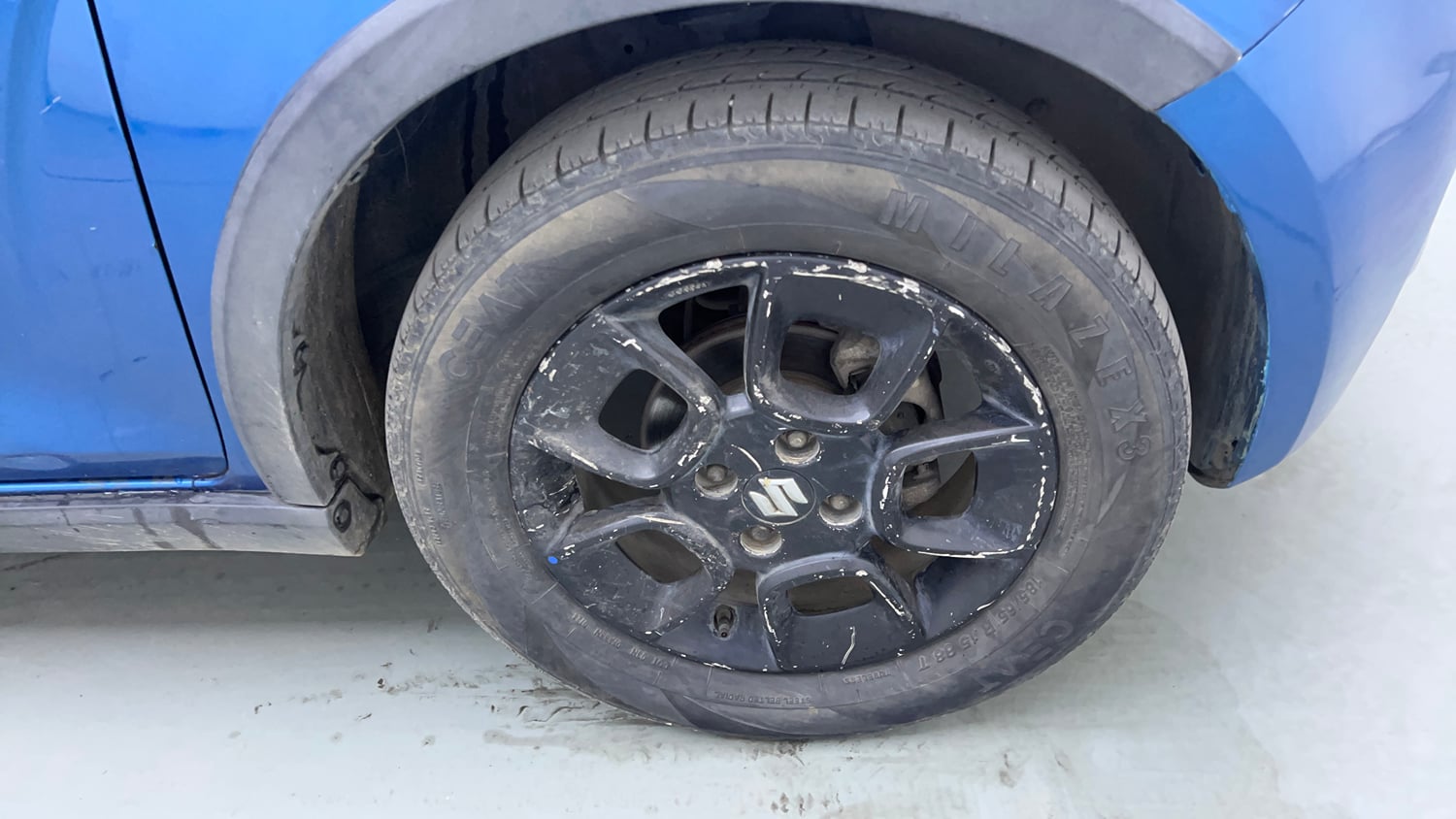 Used 2019 Maruti Suzuki Ignis [2017-2020] Zeta AMT Petrol Dual Tone Petrol Automatic tyres RIGHT FRONT TYRE RIM VIEW