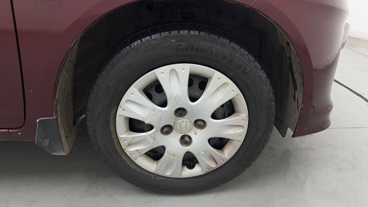 Used 2015 Honda Amaze 1.2 S i-VTEC Petrol Manual tyres RIGHT FRONT TYRE RIM VIEW