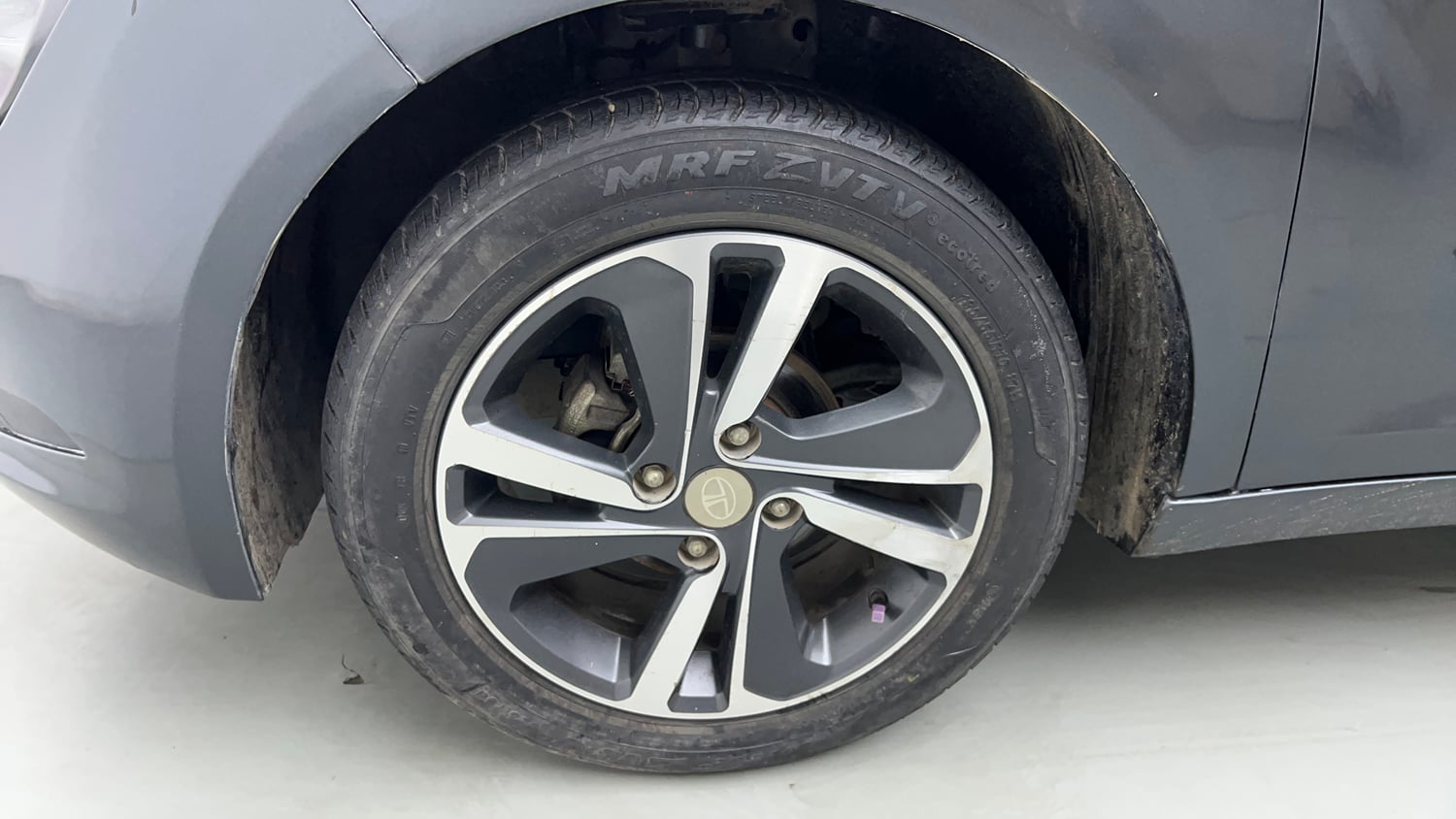 Used 2021 Tata Altroz XZ Petrol Petrol Manual tyres LEFT FRONT TYRE RIM VIEW