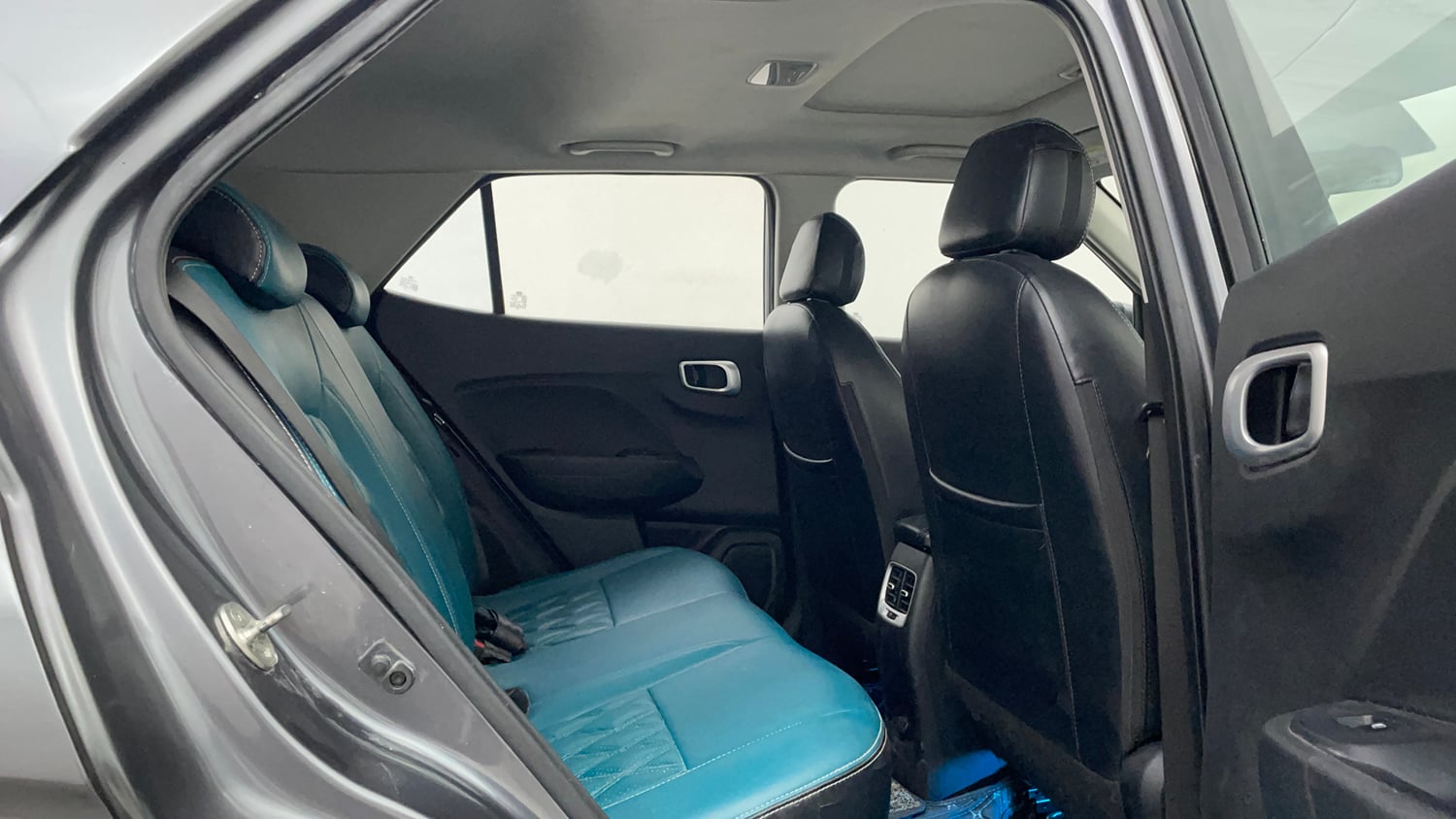 Used 2022 Hyundai Venue SX (O) 1.5 CRDi Executive Diesel Manual interior RIGHT SIDE REAR DOOR CABIN VIEW