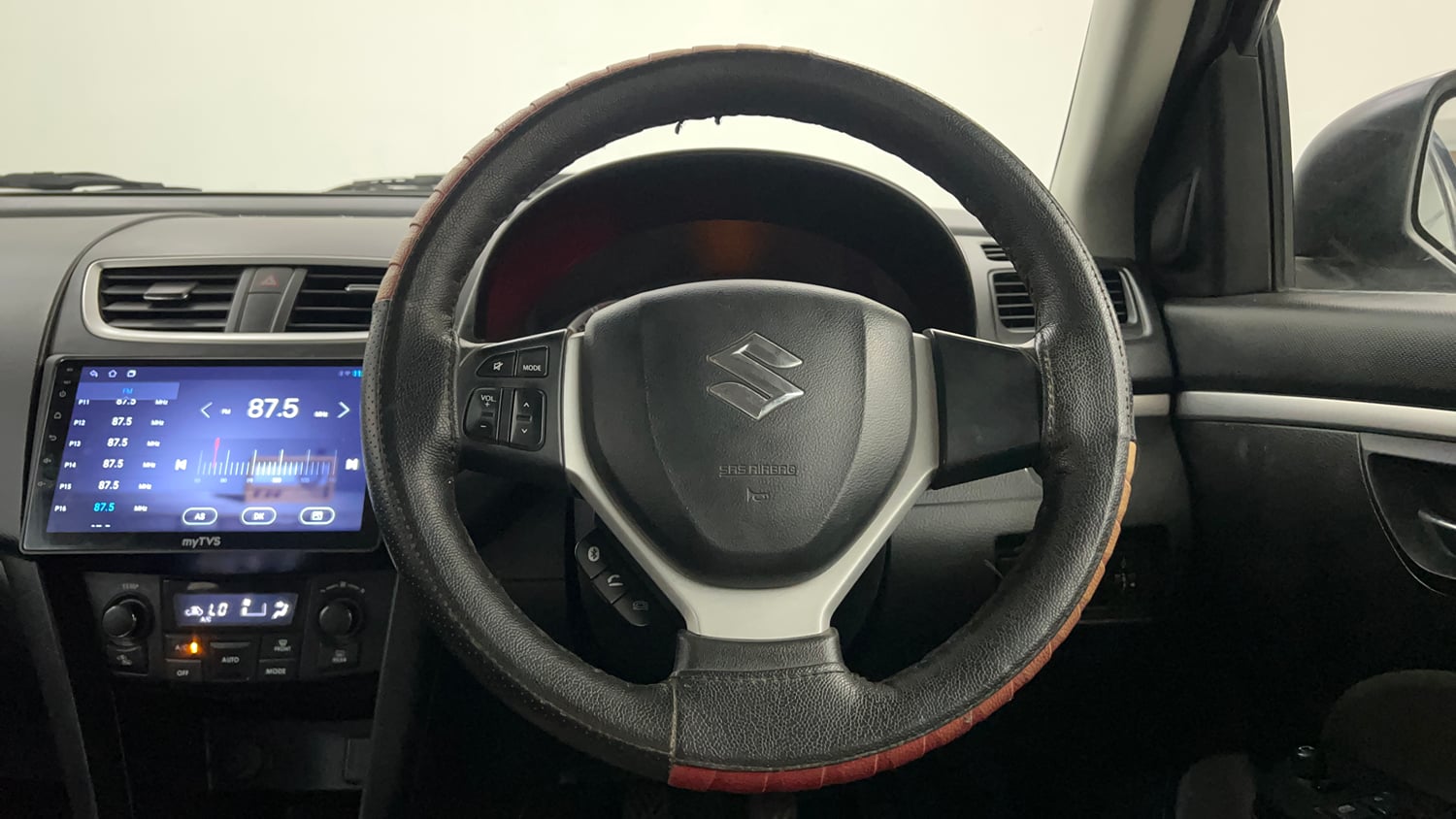 Used 2016 Maruti Suzuki Swift ZXi Petrol Manual interior STEERING VIEW