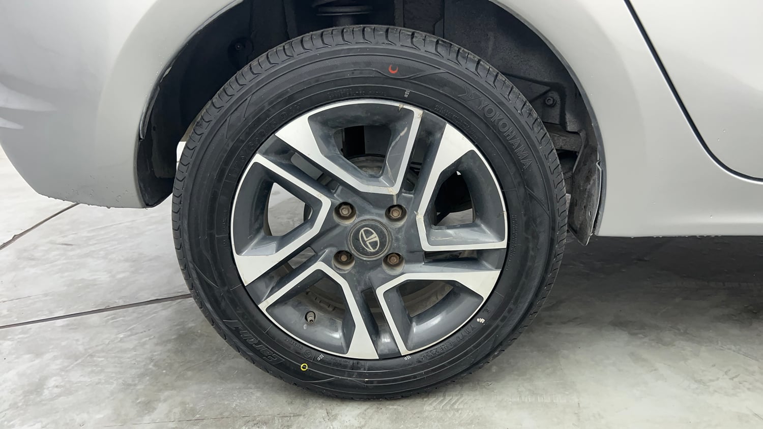 Used 2021 Tata Tigor XZ Plus Petrol Manual tyres RIGHT REAR TYRE RIM VIEW