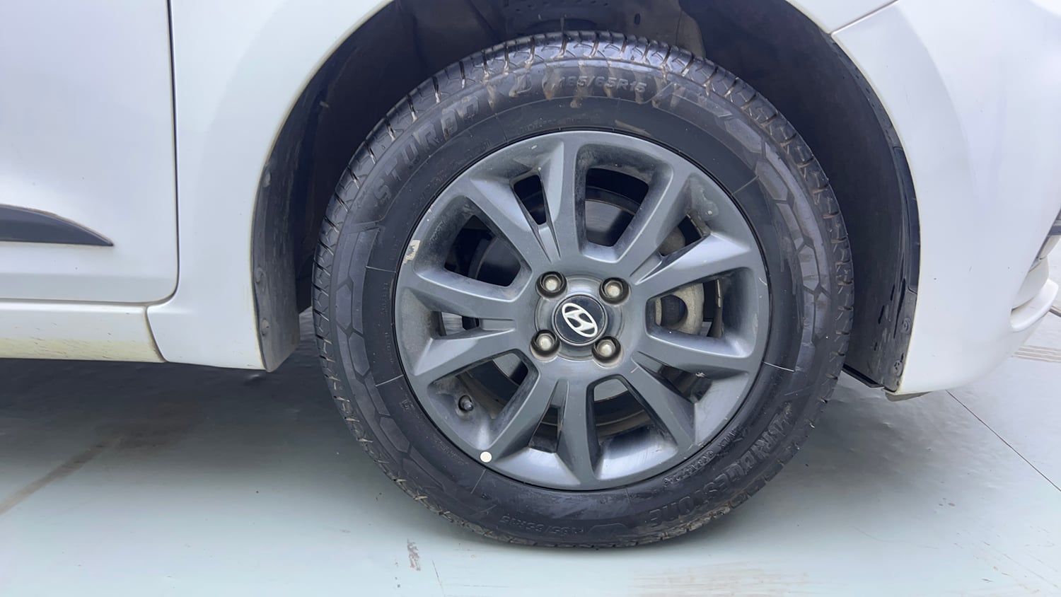 Used 2019 Hyundai Elite i20 Sportz Plus 1.2 Petrol Manual tyres RIGHT FRONT TYRE RIM VIEW