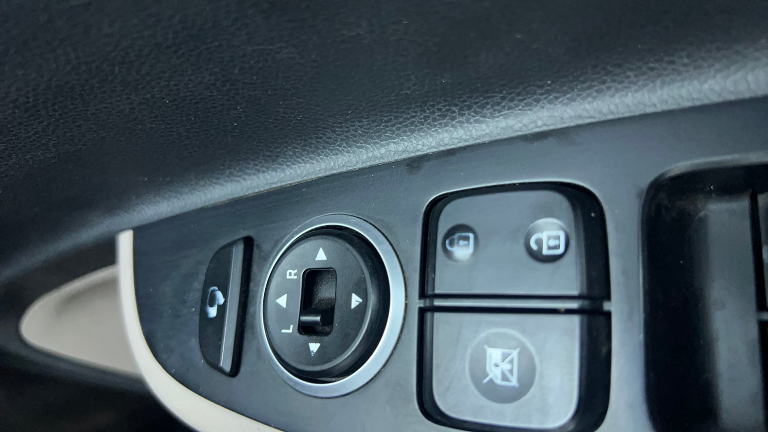 Used 2015 Hyundai Grand i10 Sportz 1.2 Kappa VTVT Petrol Manual top_features Adjustable ORVM