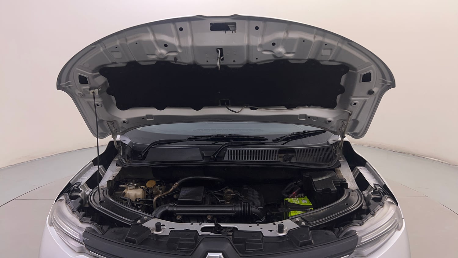 Used 2021 Renault Kiger RXT MT Dual Tone Petrol Manual engine ENGINE & BONNET OPEN FRONT VIEW
