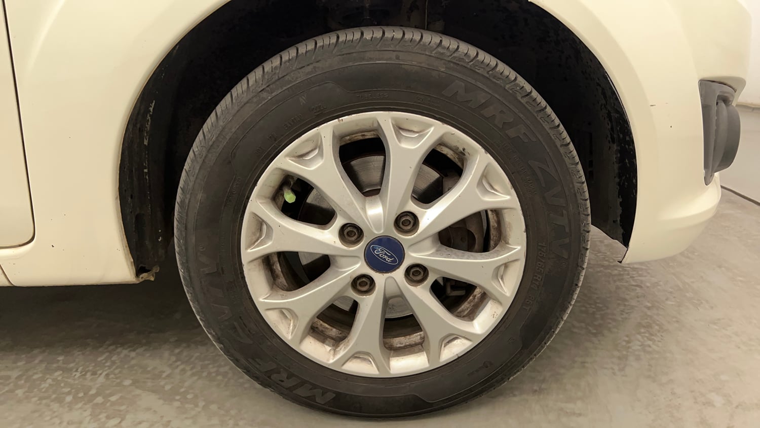 Used 2014 Ford Figo Duratec Petrol Titanium 1.2 Petrol Manual tyres RIGHT FRONT TYRE RIM VIEW