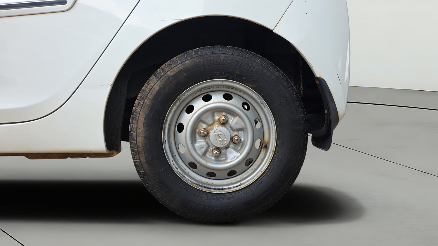 Used 2014 Hyundai Eon Era + Petrol Manual tyres LEFT REAR TYRE RIM VIEW