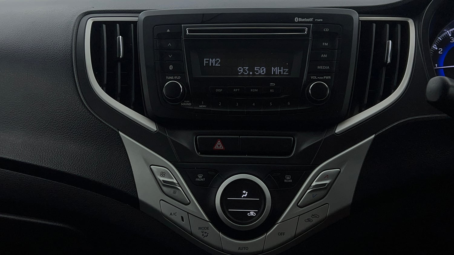 Used 2018 Maruti Suzuki Baleno Delta 1.2 Petrol Manual top_features Integrated (in-dash) music system