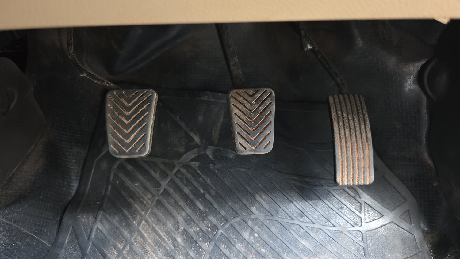 Used 2014 Hyundai Eon Era + Petrol Manual interior PEDALS VIEW