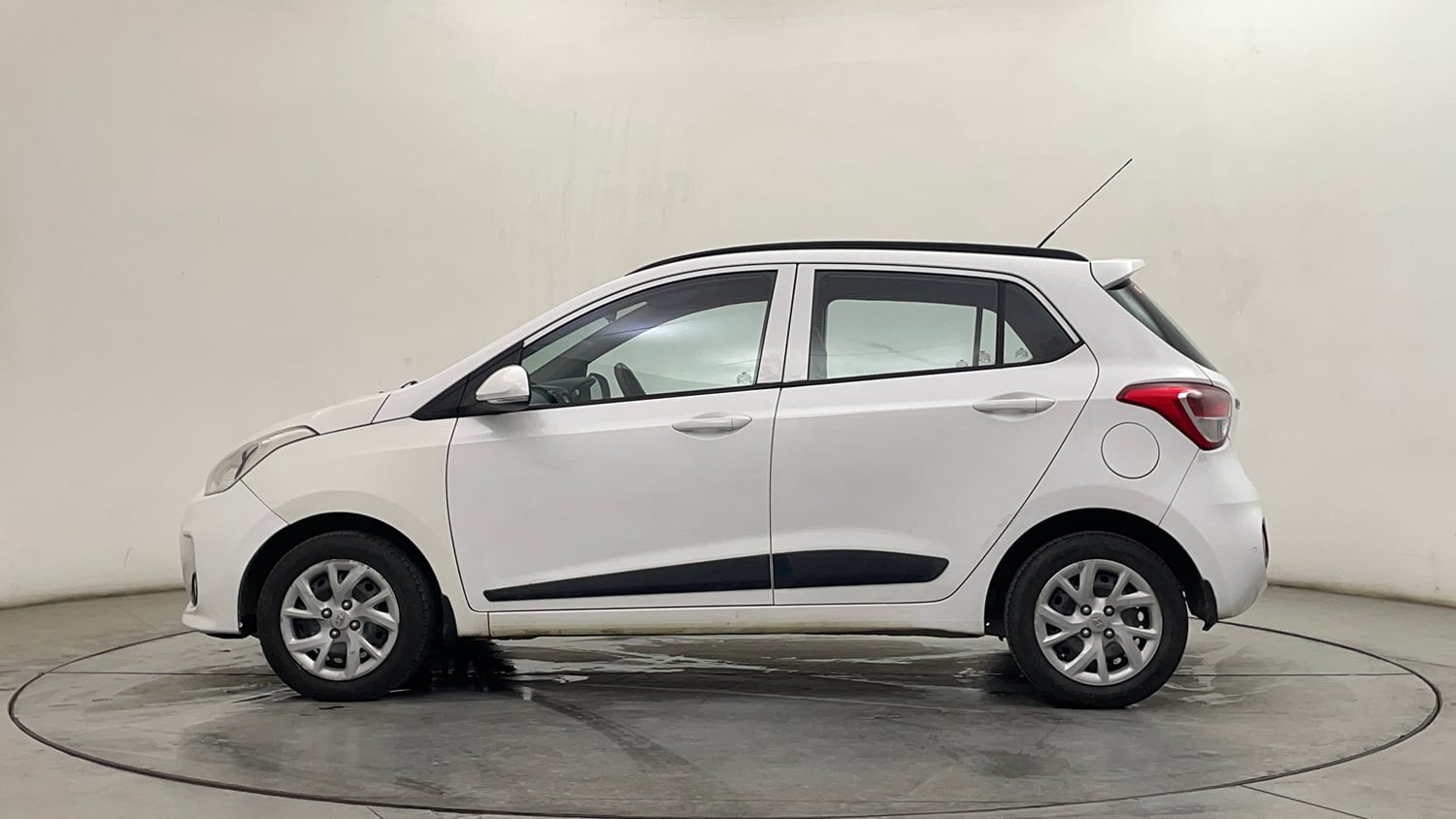 Used 2019 Hyundai Grand i10 Sportz 1.2 Kappa VTVT Petrol Manual exterior LEFT SIDE VIEW