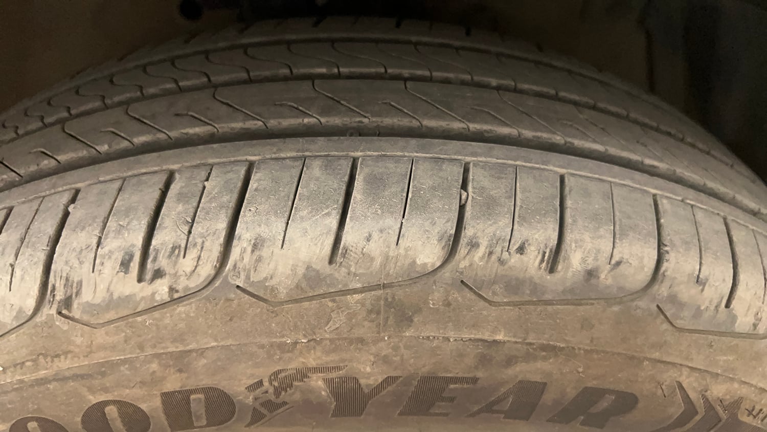Used 2016 Maruti Suzuki Swift ZXi Petrol Manual tyres RIGHT FRONT TYRE TREAD VIEW