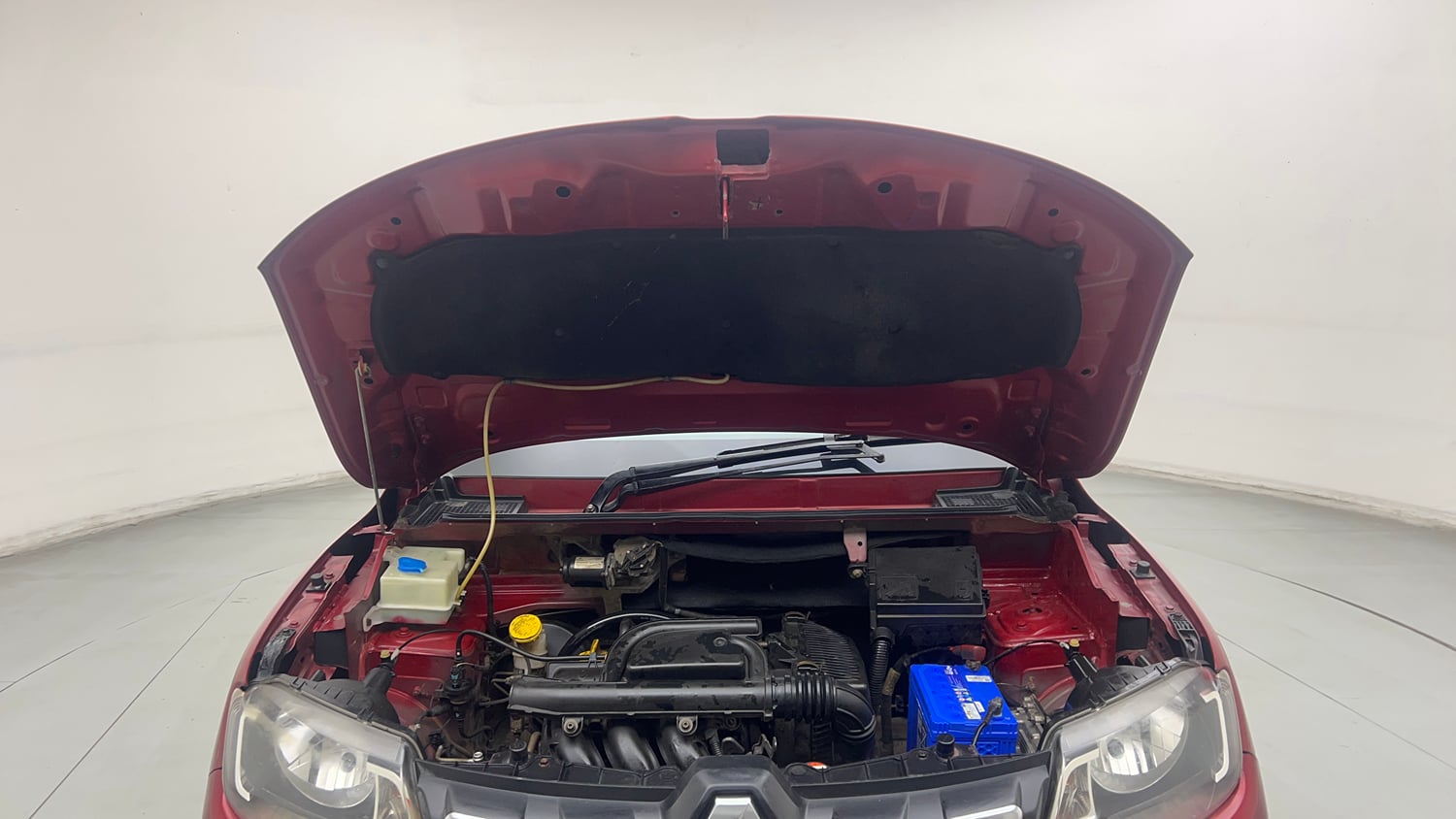 Used 2018 Renault Kwid 1.0 RXT AMT Opt Petrol Automatic engine ENGINE & BONNET OPEN FRONT VIEW