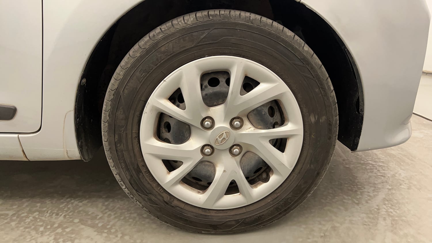 Used 2019 Hyundai Grand i10 Sportz 1.2 Kappa VTVT CNG (Outside Fitted) Cng Manual tyres RIGHT FRONT TYRE RIM VIEW