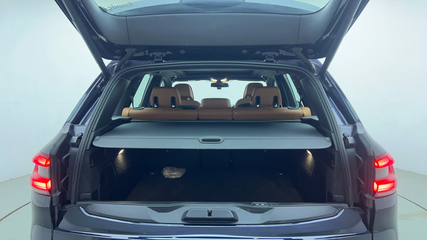 Used 2022 BMW X5 xDrive40i M Sport Petrol Automatic interior DICKY INSIDE VIEW