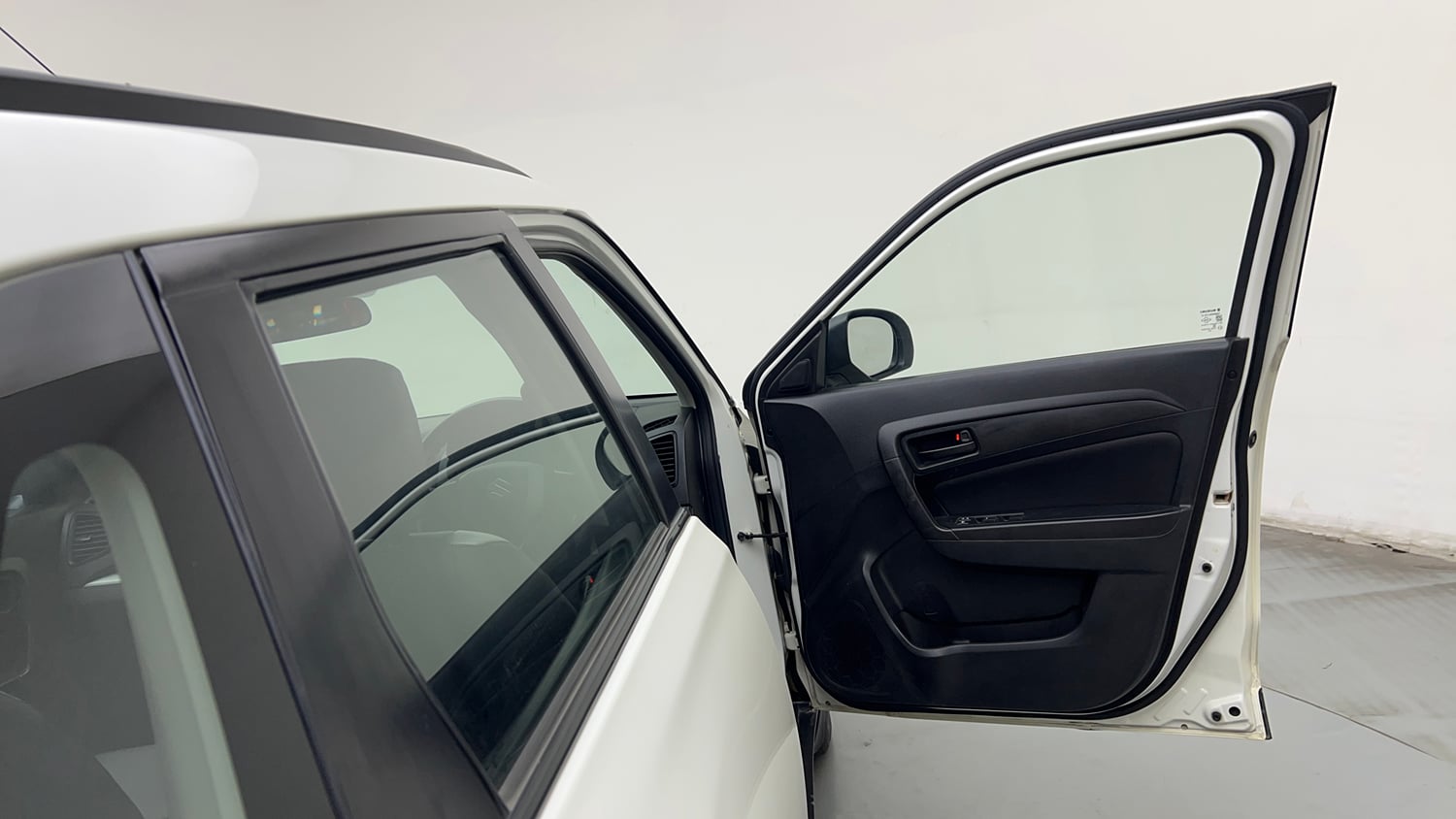 Used 2019 Maruti Suzuki Vitara Brezza [2016-2020] VDi Diesel Manual interior RIGHT FRONT DOOR OPEN VIEW