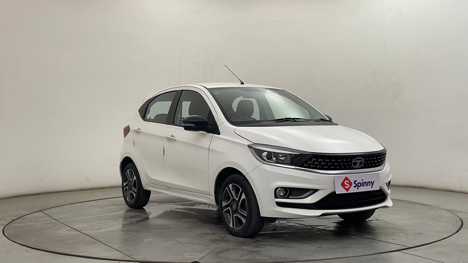 Used 2023 Tata Tiago XZ Plus Petrol Manual exterior RIGHT FRONT CORNER VIEW