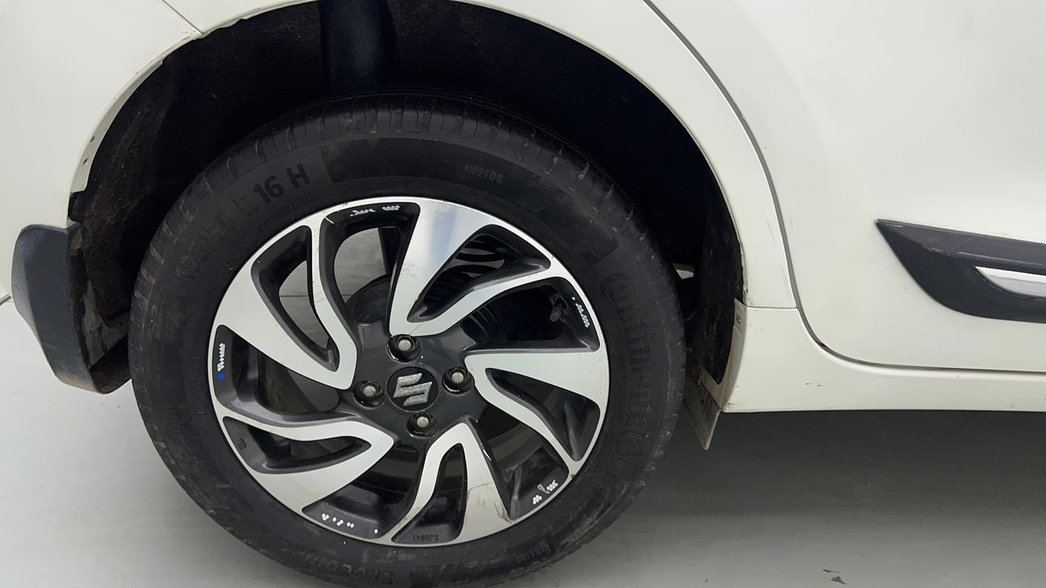 Used 2019 Maruti Suzuki Baleno Zeta Petrol Manual tyres RIGHT REAR TYRE RIM VIEW