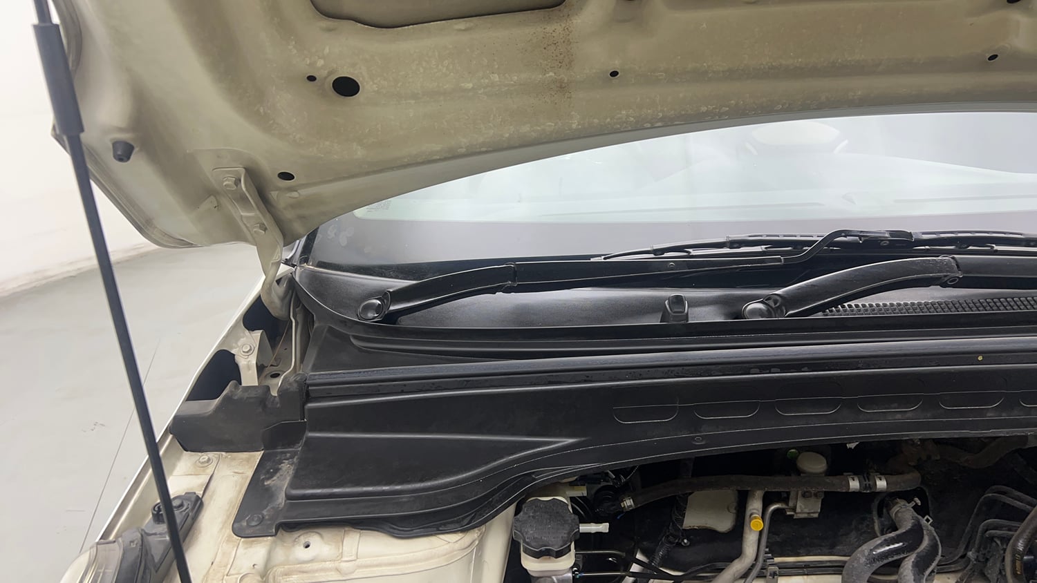 Used 2018 Hyundai Creta SX 1.6 AT Petrol Petrol Automatic engine ENGINE RIGHT SIDE HINGE & APRON VIEW