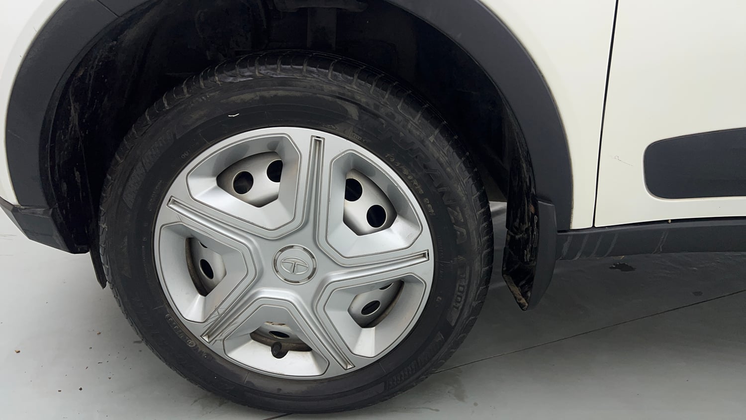 Used 2023 Tata Nexon XE Petrol Manual tyres LEFT FRONT TYRE RIM VIEW