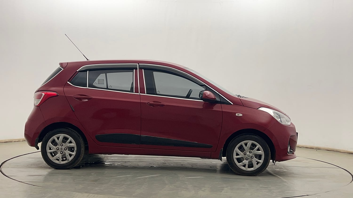 Used 2017 Hyundai Grand i10 Sportz 1.2 Kappa VTVT Petrol Manual exterior RIGHT SIDE VIEW