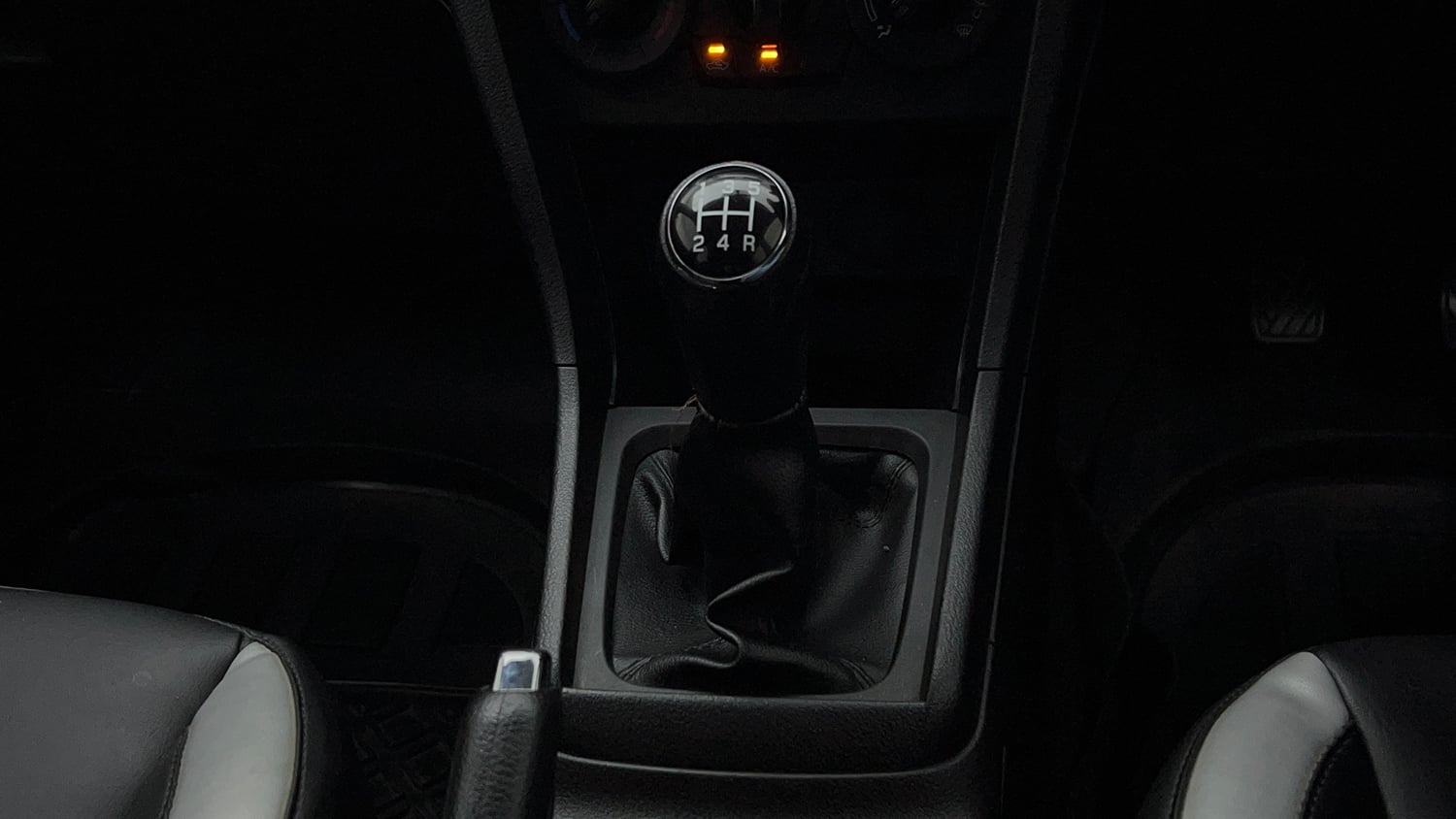 Used 2019 Maruti Suzuki Vitara Brezza [2016-2020] VDi Diesel Manual interior GEAR  KNOB VIEW