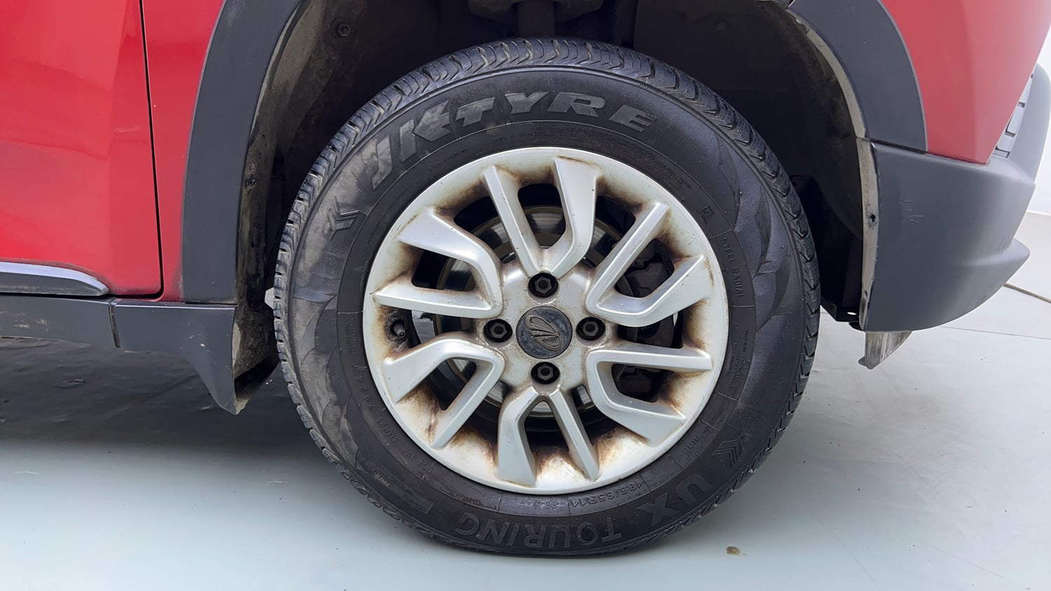 Used 2017 Mahindra KUV100 K6 6 STR Petrol Manual tyres RIGHT FRONT TYRE RIM VIEW