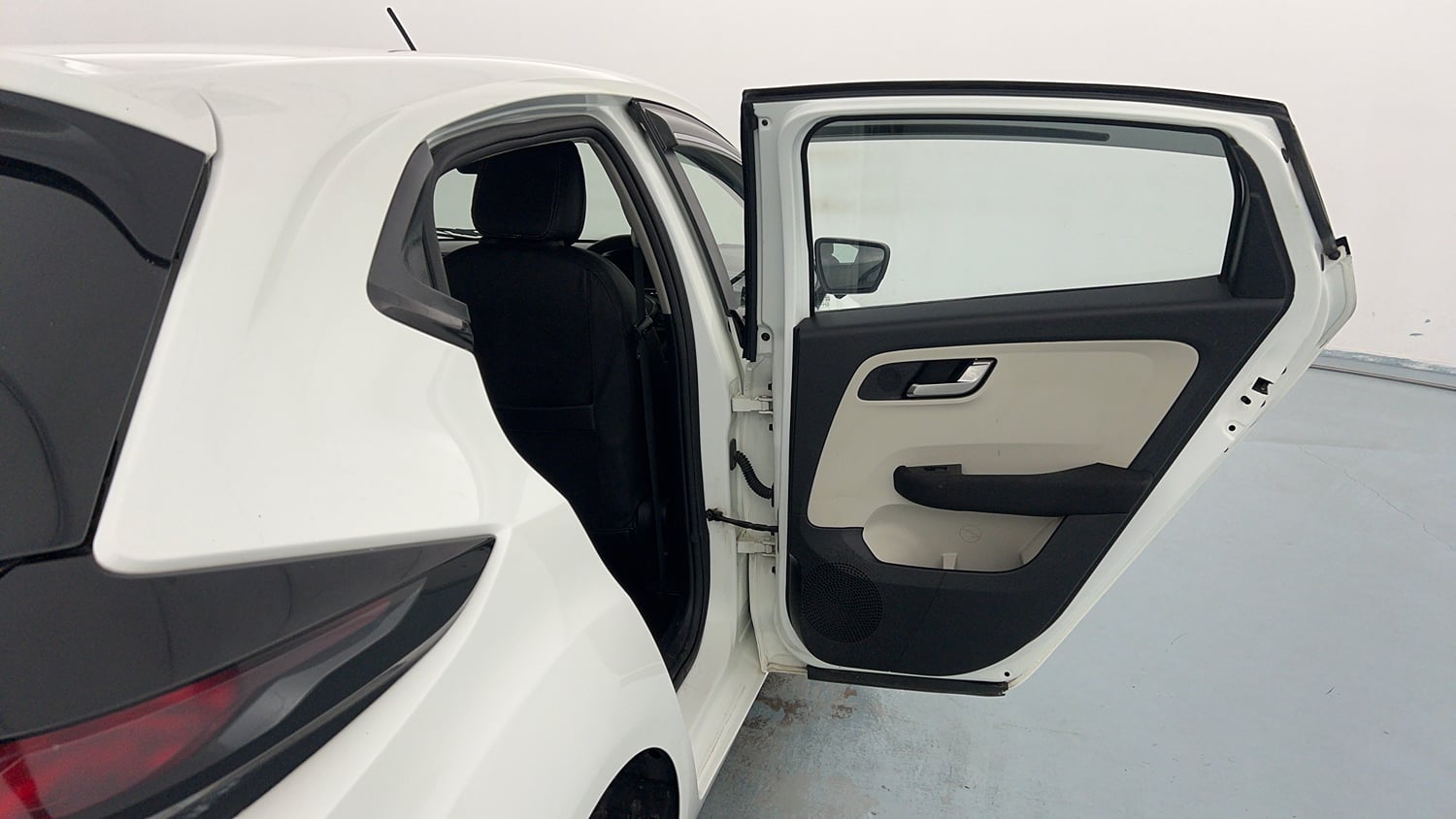 Used 2021 Tata Altroz XZ Petrol Petrol Manual interior RIGHT REAR DOOR OPEN VIEW